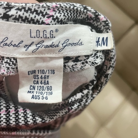 H&M dress for girls size 4-6 year old. - Picture 4 of 5